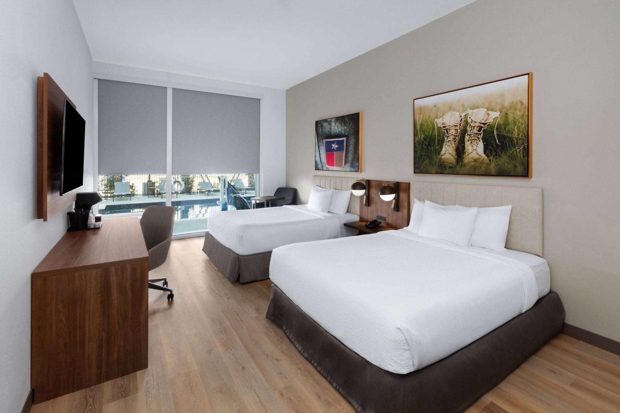 La Quinta Inn & Suites By Wyndham San Antonio At The Rim Eksteriør billede