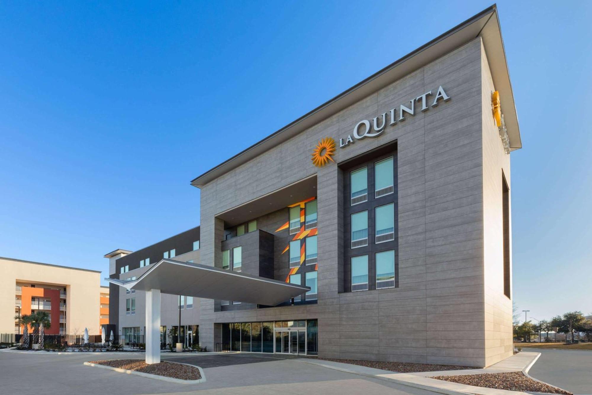 La Quinta Inn & Suites By Wyndham San Antonio At The Rim Eksteriør billede