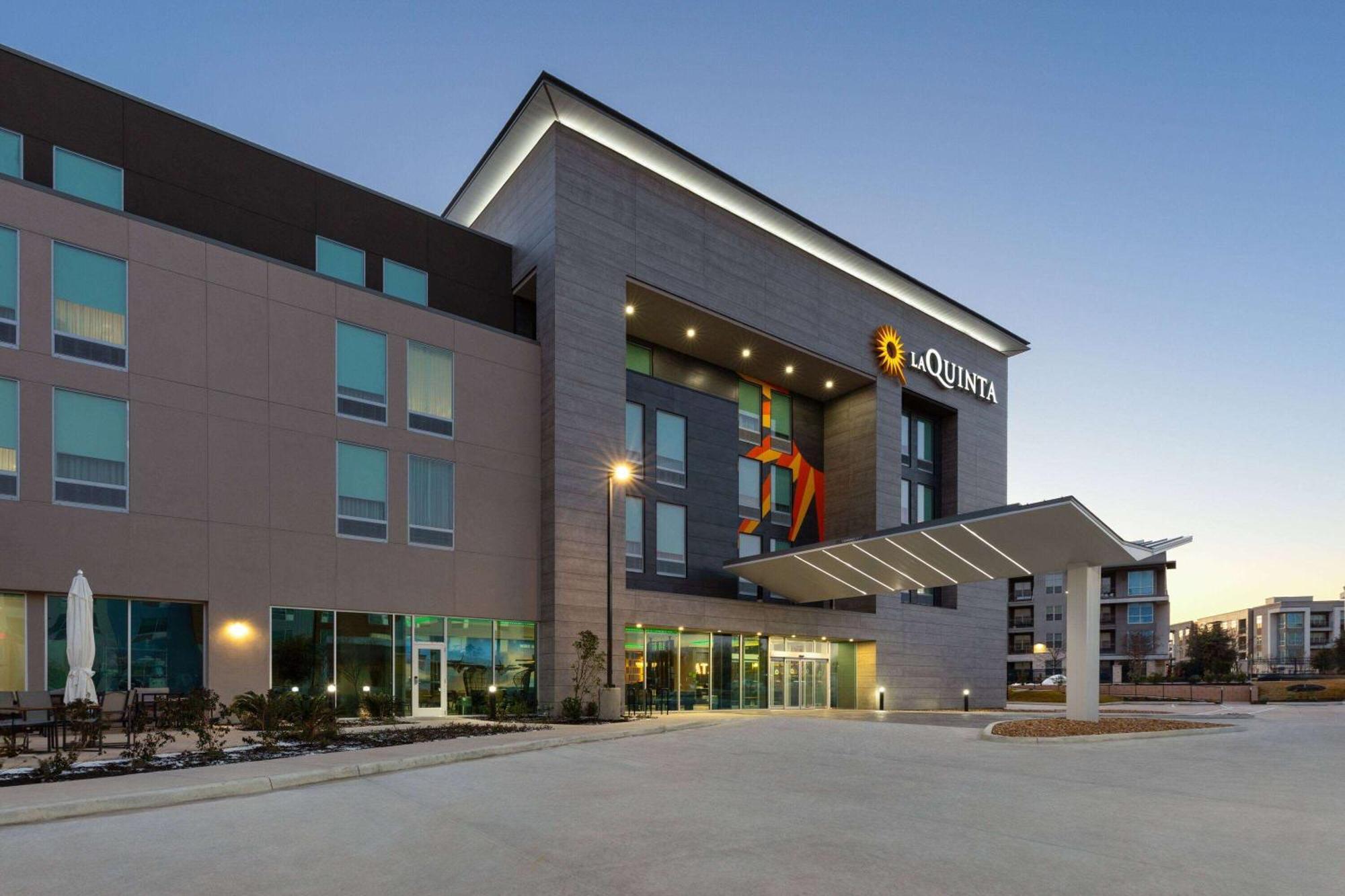 La Quinta Inn & Suites By Wyndham San Antonio At The Rim Eksteriør billede